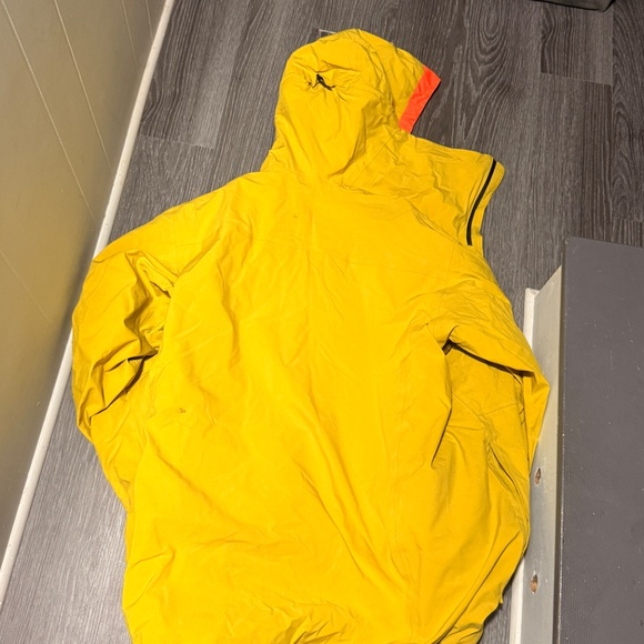 Helly Hansen Ski Jacket - Picture 7 of 7